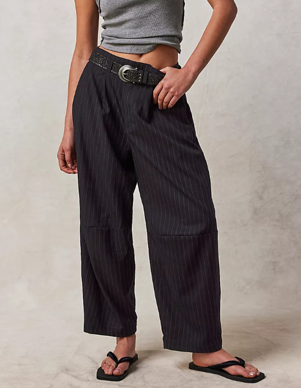 WE THE FREE Pants 6 Turning Point Trousers Pleated Barrel Tapered Striped Black